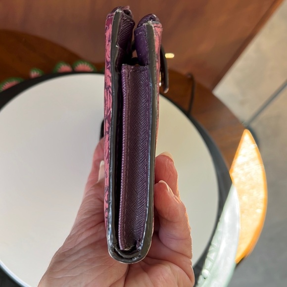 Michael Kors  NWOT  Spacious wristletwallet  burgundy/pink floral   gold tone HW - Picture 8 of 16